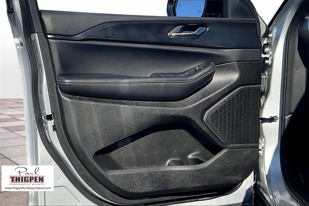 Used 2025 Jeep Grand Cherokee Altitude image 22