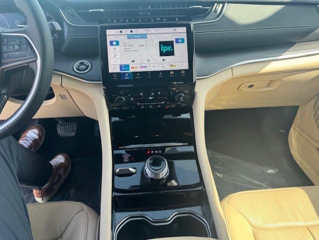 Used 2023 Jeep Grand Cherokee Limited w/ Luxury Tech Group II image 18