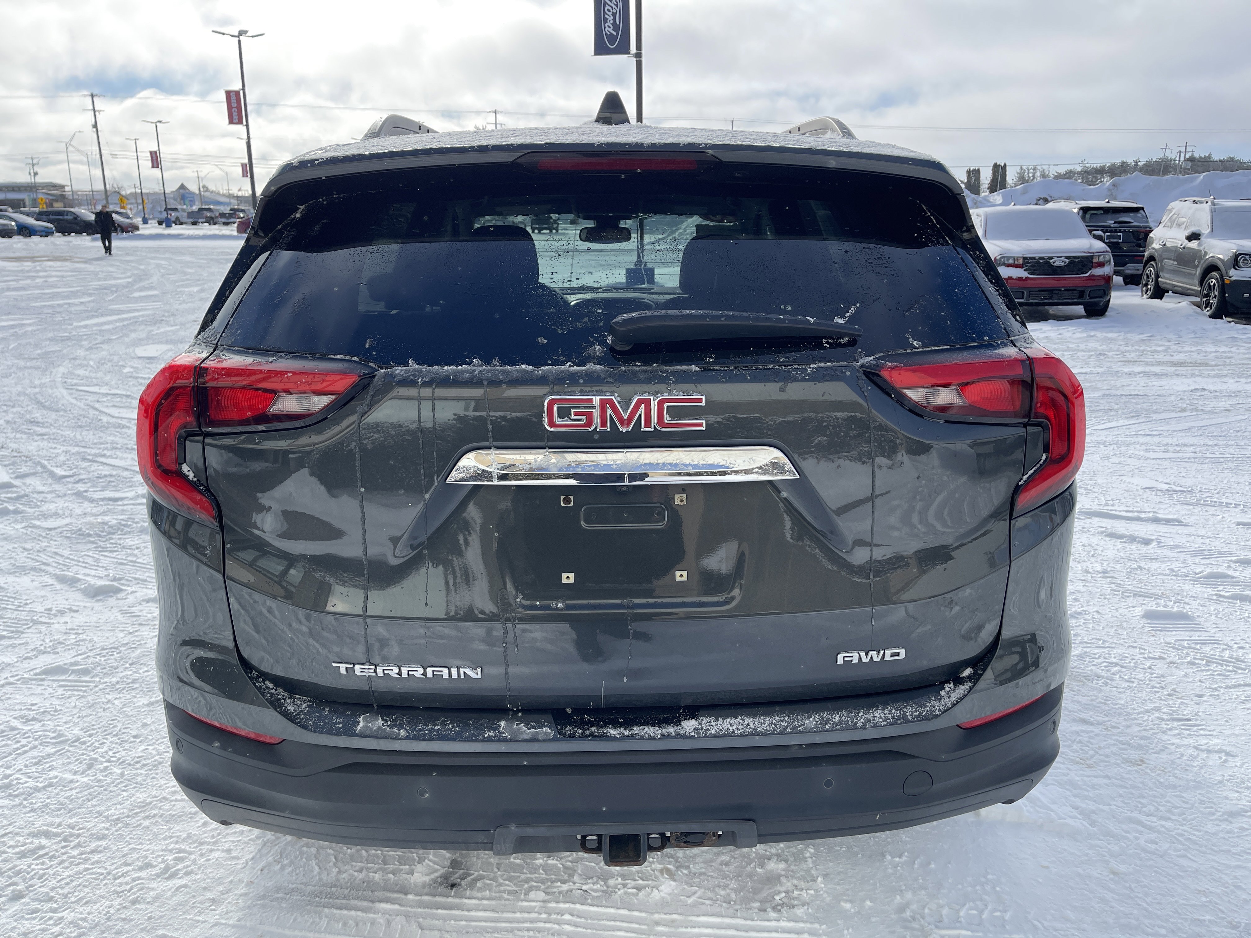 Used 2020 GMC Terrain SLE w/ Driver Convenience Package image 4