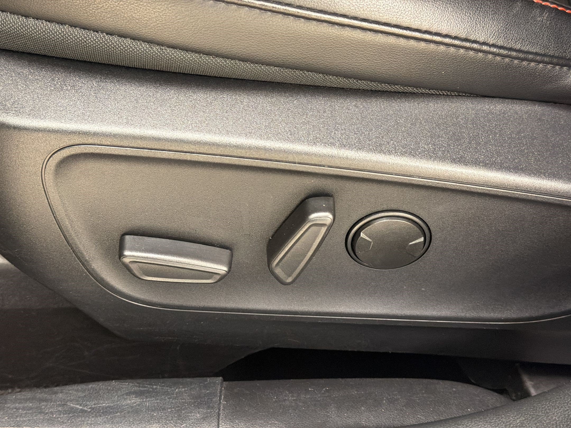 Certified 2025 Ford Escape ST-Line FWD image 15