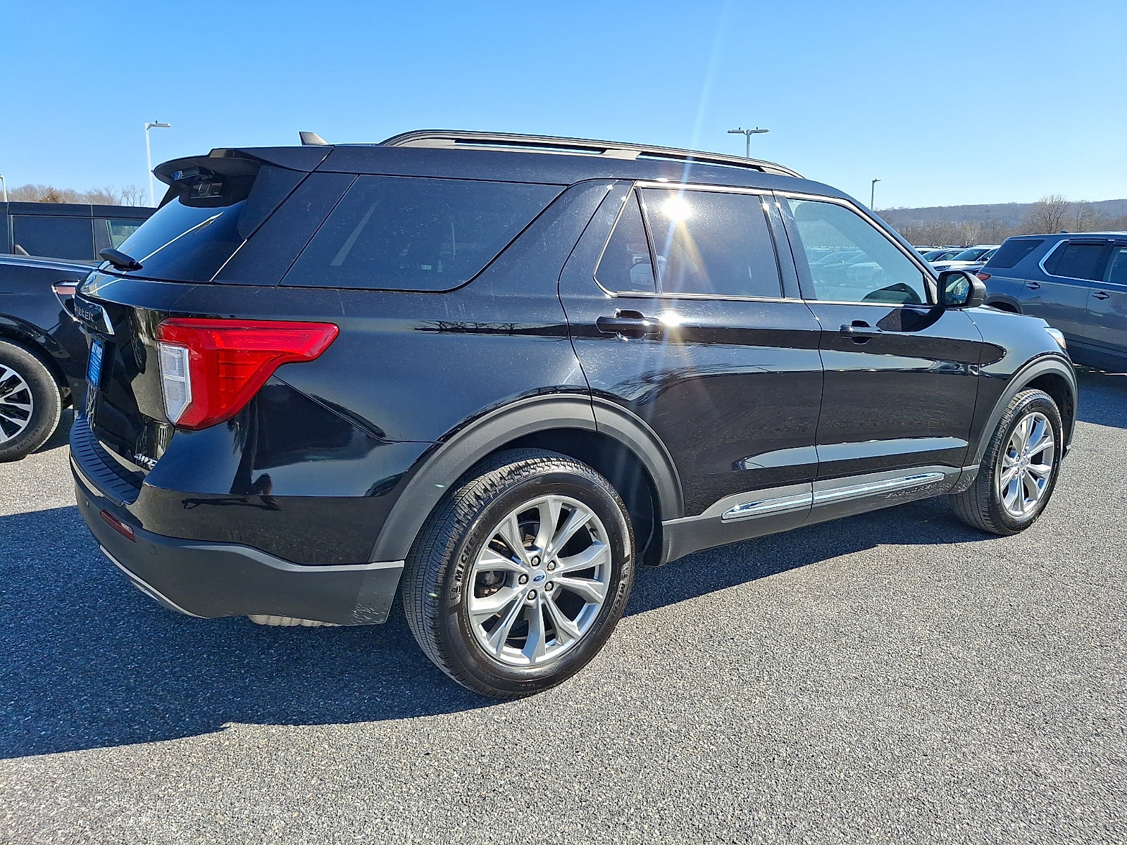 Certified 2023 Ford Explorer XLT w/ Equipment Group 202A AWD/4WD image 7