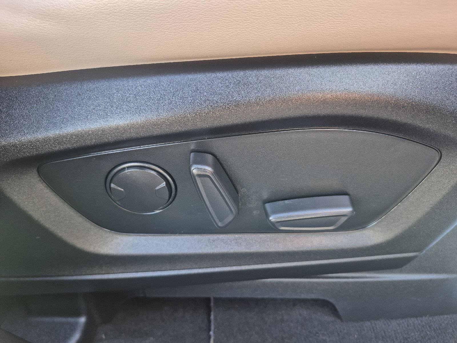 Certified 2022 Ford Explorer XLT w/ Equipment Group 202A image 25