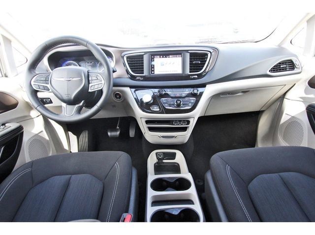 Used 2023 Chrysler Voyager LX FWD image 8