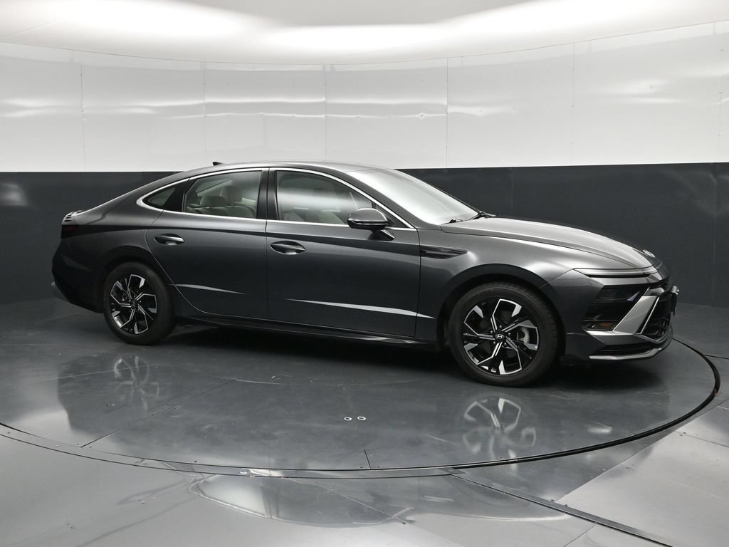 Used 2025 Hyundai Sonata SEL FWD image 4