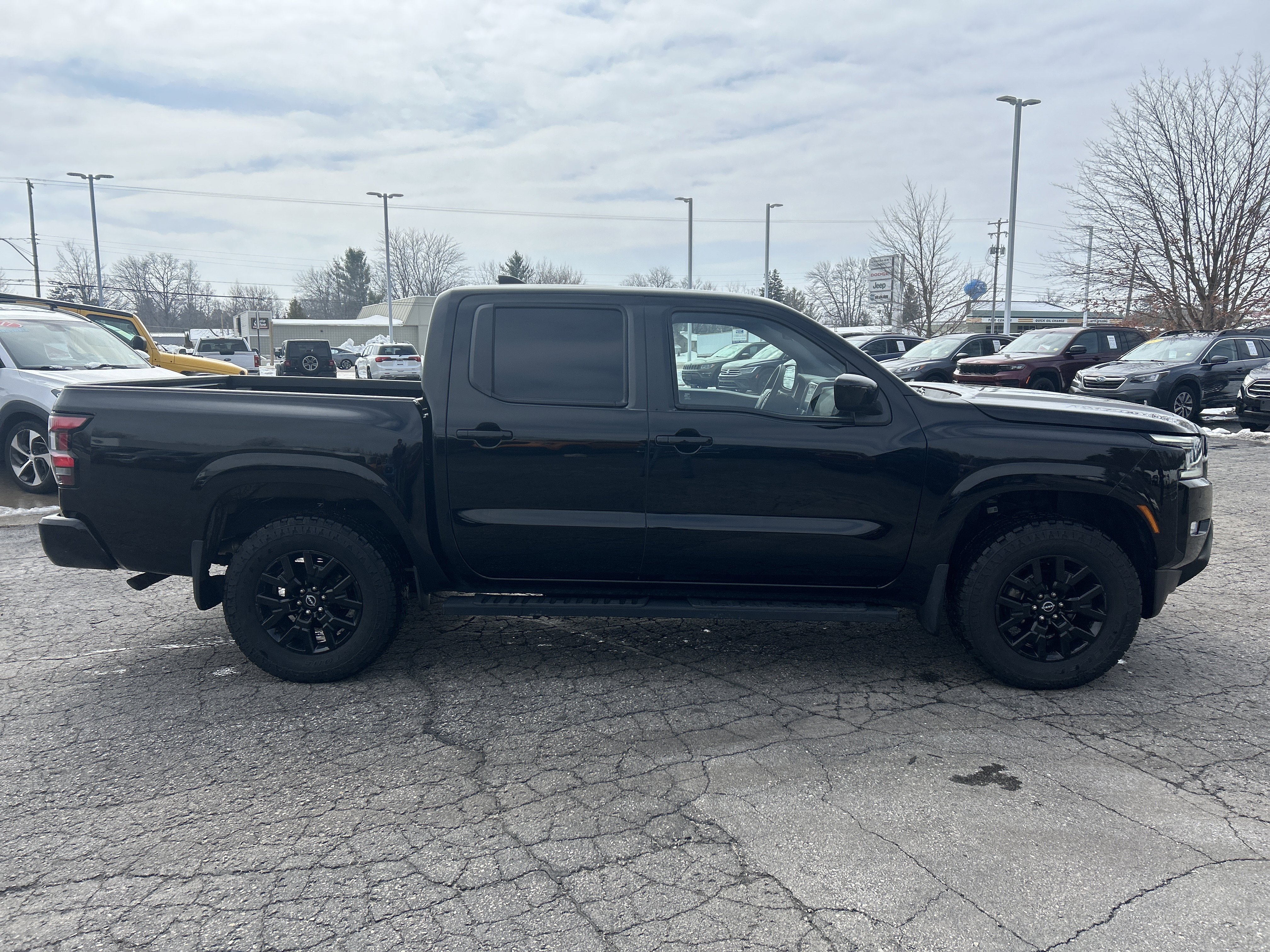 Used 2023 Nissan Frontier SV w/ Midnight Edition Package image 2