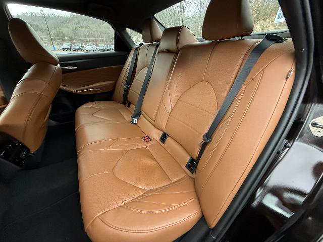 Used 2020 Toyota Avalon Limited image 12