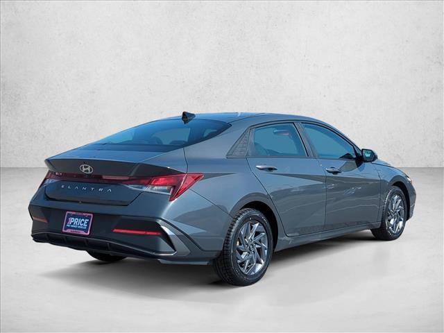 Used 2024 Hyundai Elantra SEL image 4