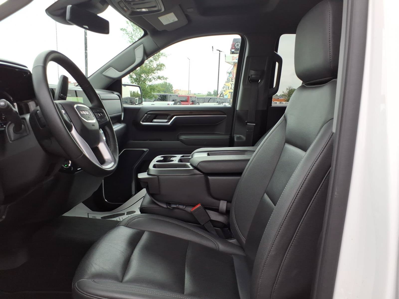 Used 2025 GMC Sierra 1500 SLT AWD/4WD image 10