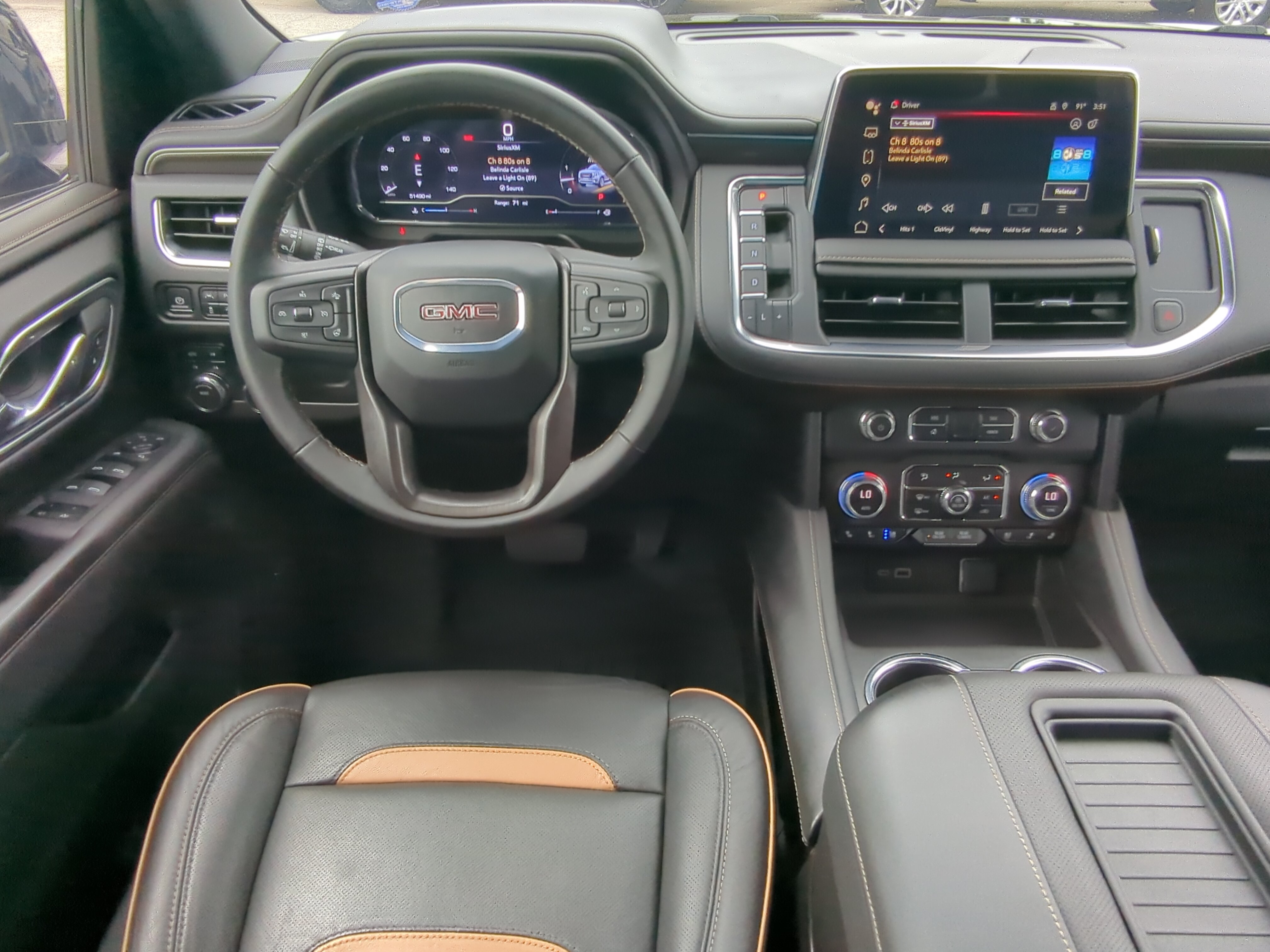 Used 2024 GMC Yukon XL AT4 w/ Technology Package AWD/4WD image 14