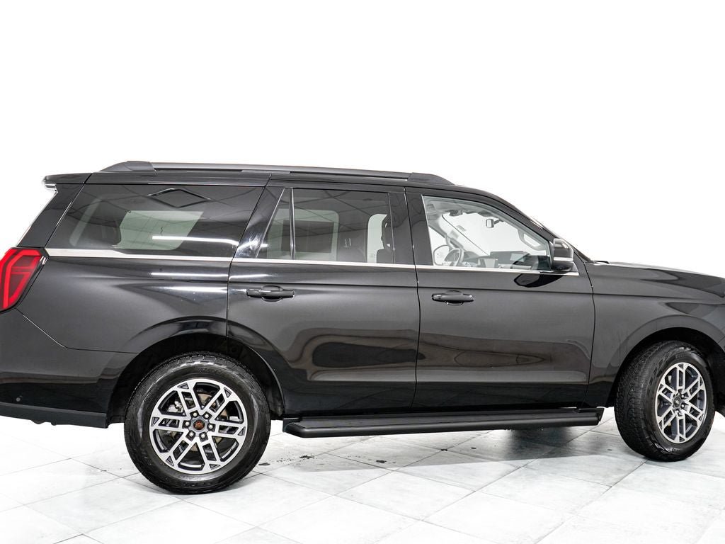 Certified 2025 Ford Expedition Active AWD/4WD image 7