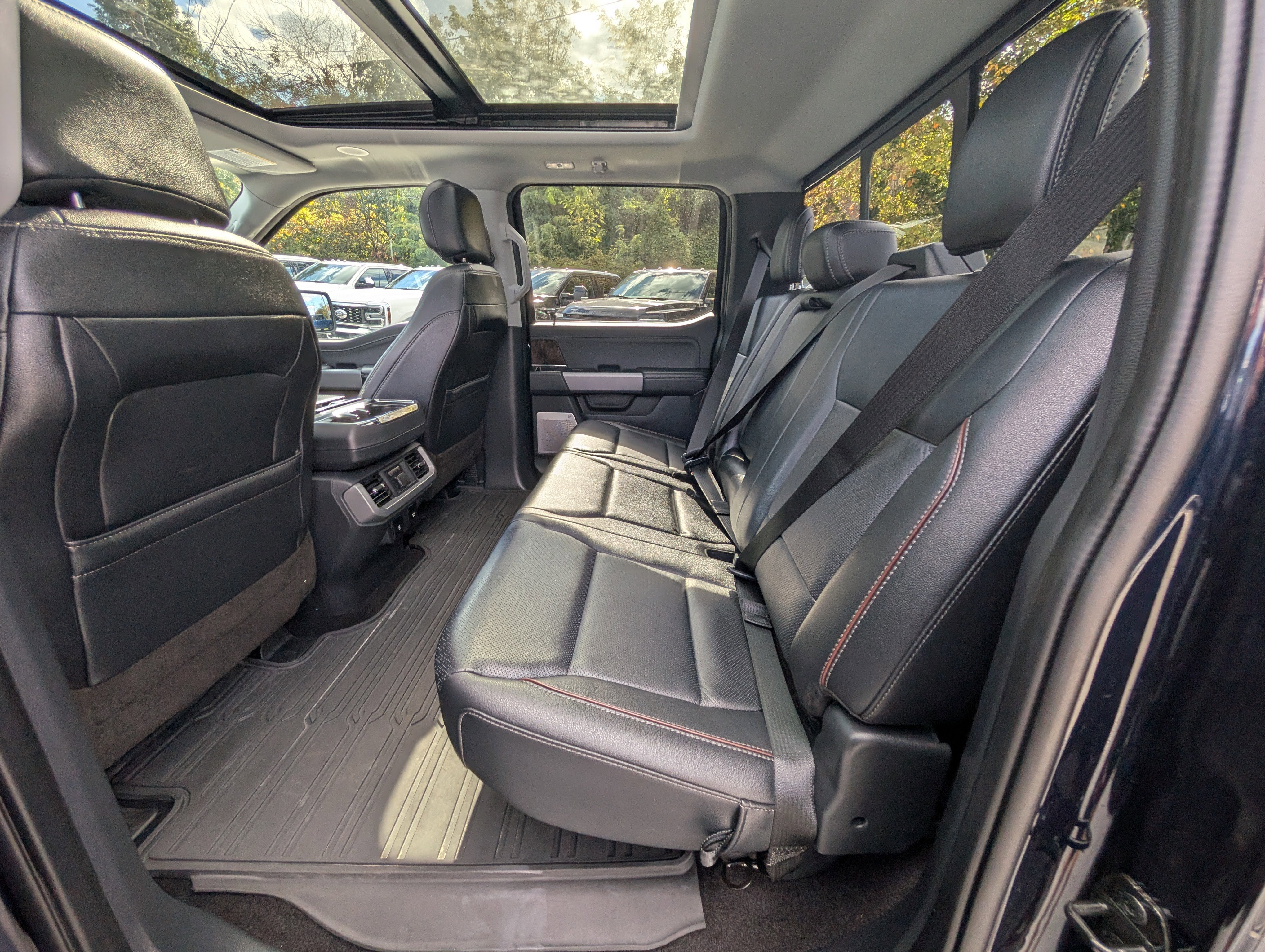 Certified 2022 Ford F150 Lariat w/ Equipment Group 502A High image 15