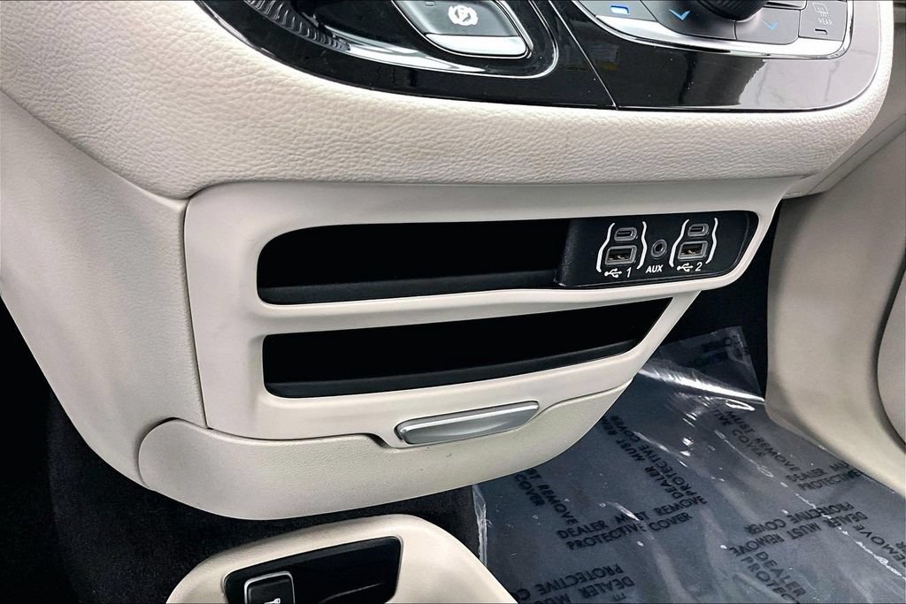 Used 2023 Chrysler Pacifica Touring-L FWD image 33