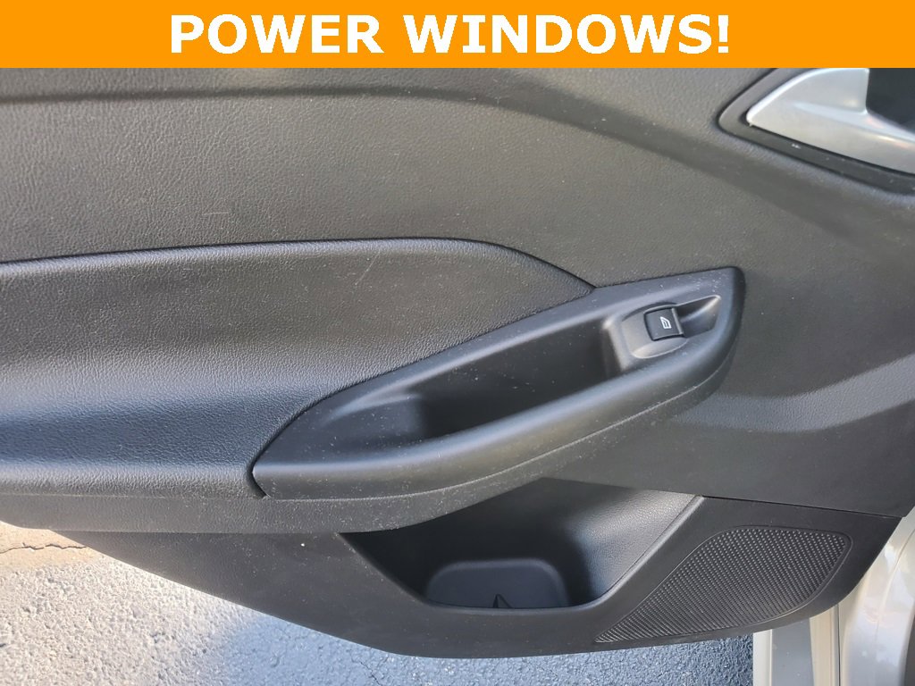 Certified 2016 Ford Focus SE w/ SE Sport Package image 12