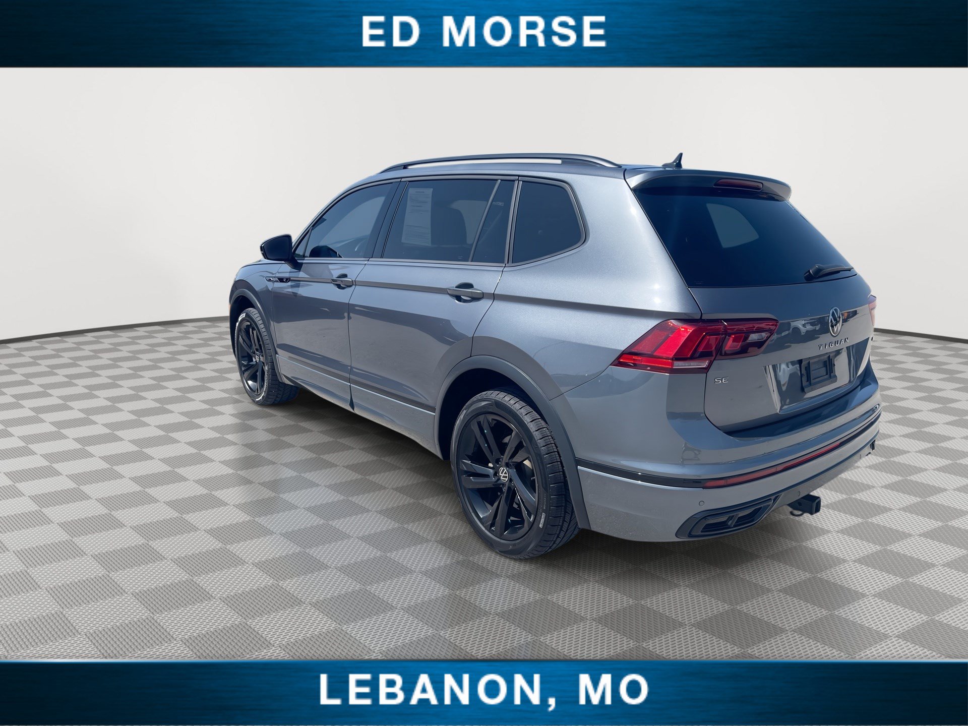 Used 2024 Volkswagen Tiguan SE R-Line AWD/4WD image 6