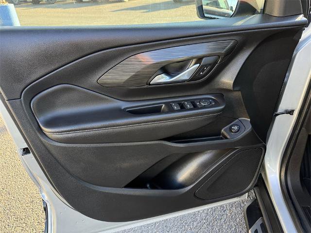 Used 2022 GMC Terrain SLE w/ Driver Convenience Package image 13