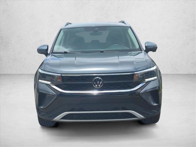 Used 2024 Volkswagen Taos SE FWD image 2