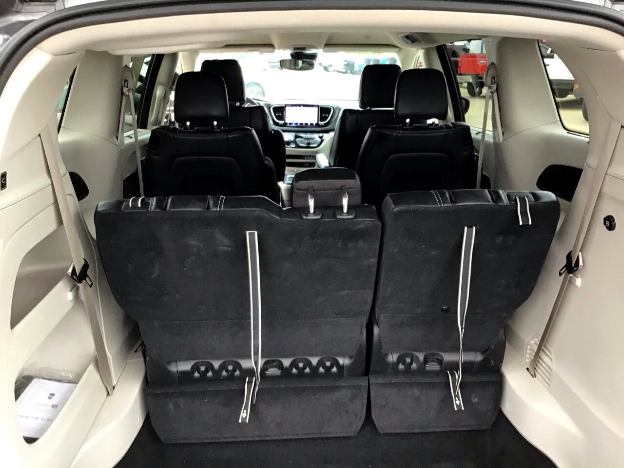 Used 2022 Chrysler Pacifica Touring-L image 50