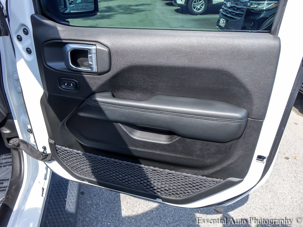 Used 2023 Jeep Wrangler Unlimited Sahara AWD/4WD image 24