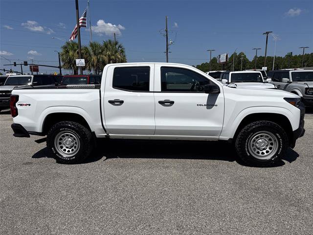 Used 2025 Chevrolet Colorado W/T w/ Advanced Trailering Package AWD/4WD image 13