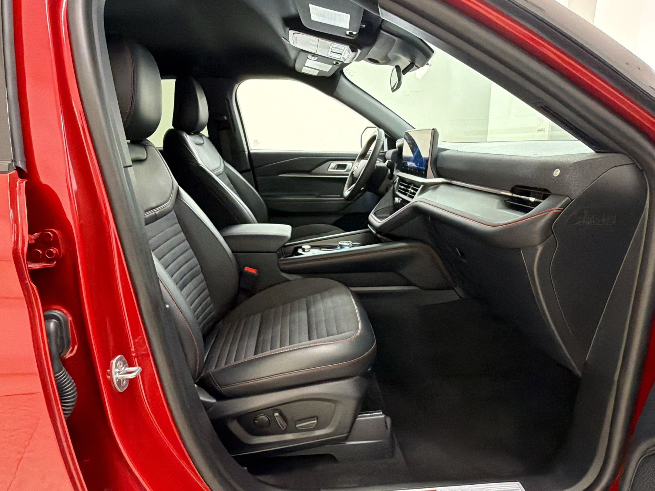 Certified 2025 Ford Explorer ST-Line RWD image 26
