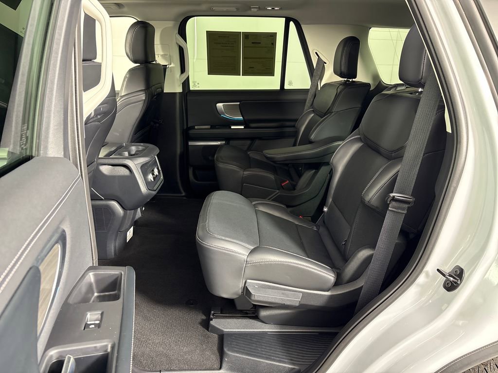 Certified 2025 Ford Expedition Platinum image 32