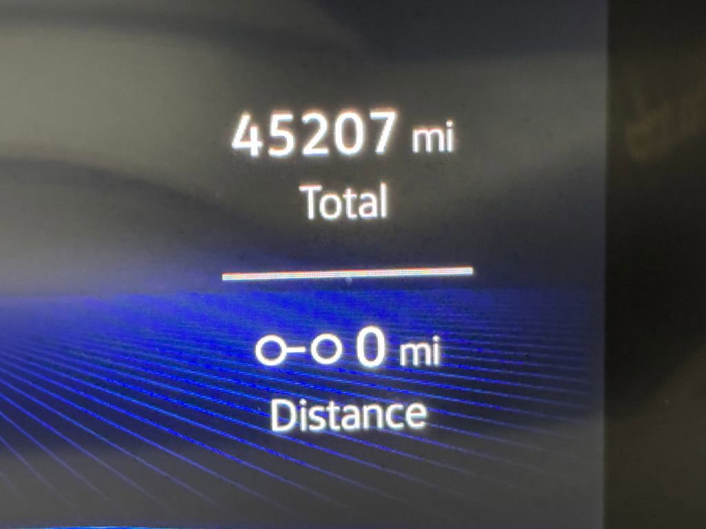 Used 2023 Volkswagen Taos SE w/ Panoramic Sunroof Package AWD/4WD image 18