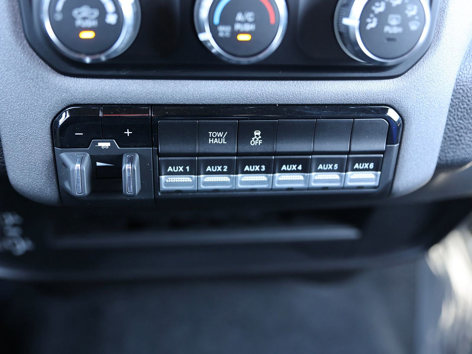 Used 2024 RAM 2500 Tradesman w/ Chrome Appearance Group image 28