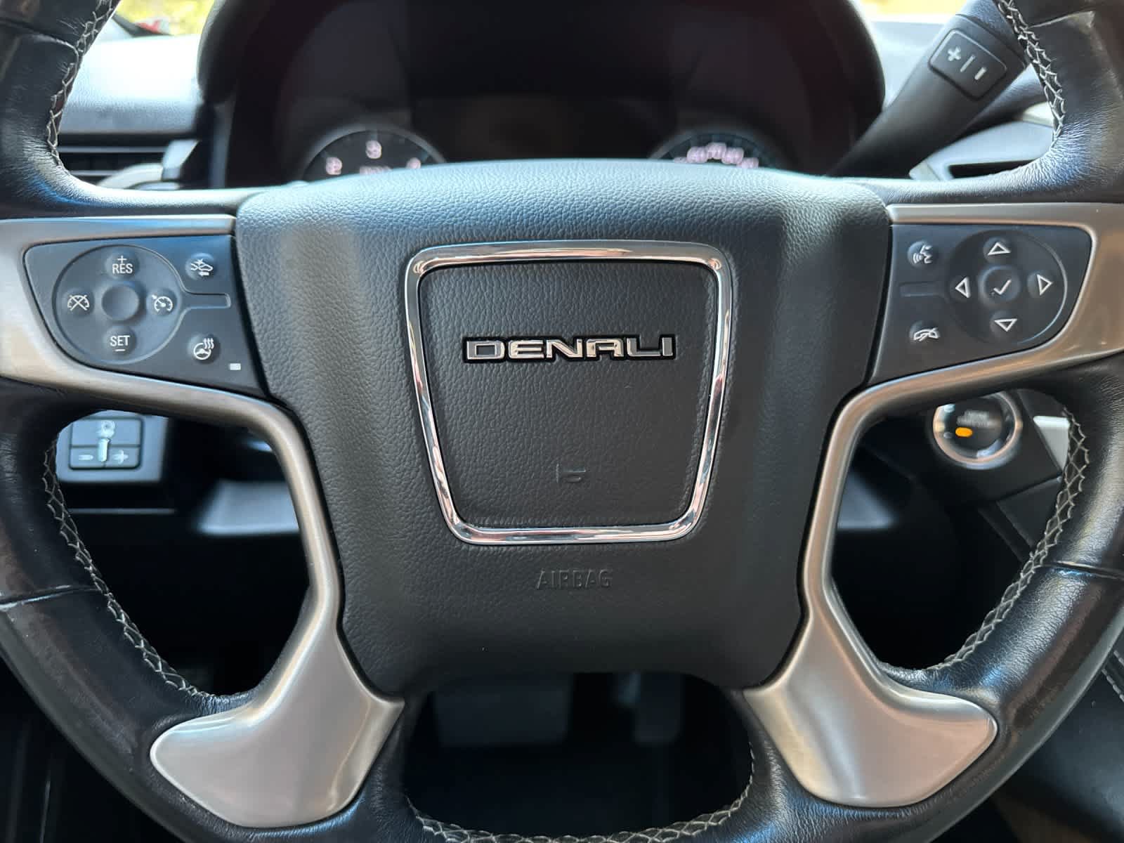 Used 2019 GMC Yukon XL Denali RWD image 25