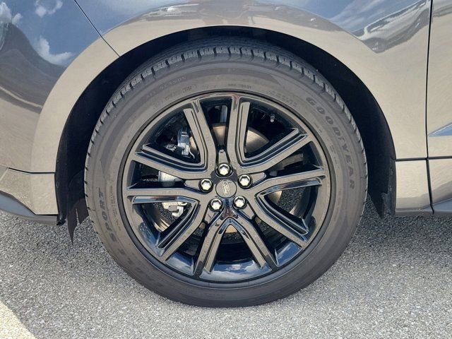Certified 2020 Ford Edge ST-Line image 8