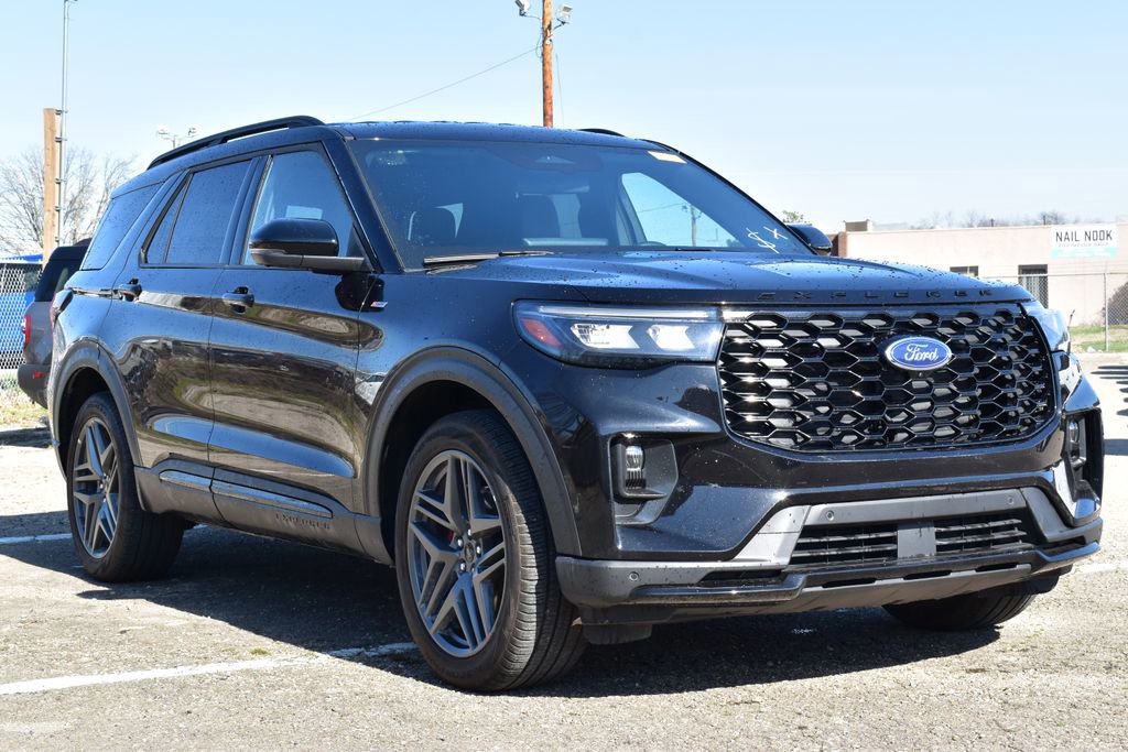 Certified 2025 Ford Explorer ST-Line w/ ST-Line Street Pack image 3