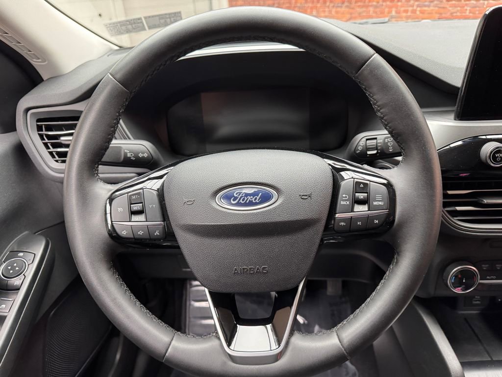 Certified 2023 Ford Escape Active AWD/4WD image 13