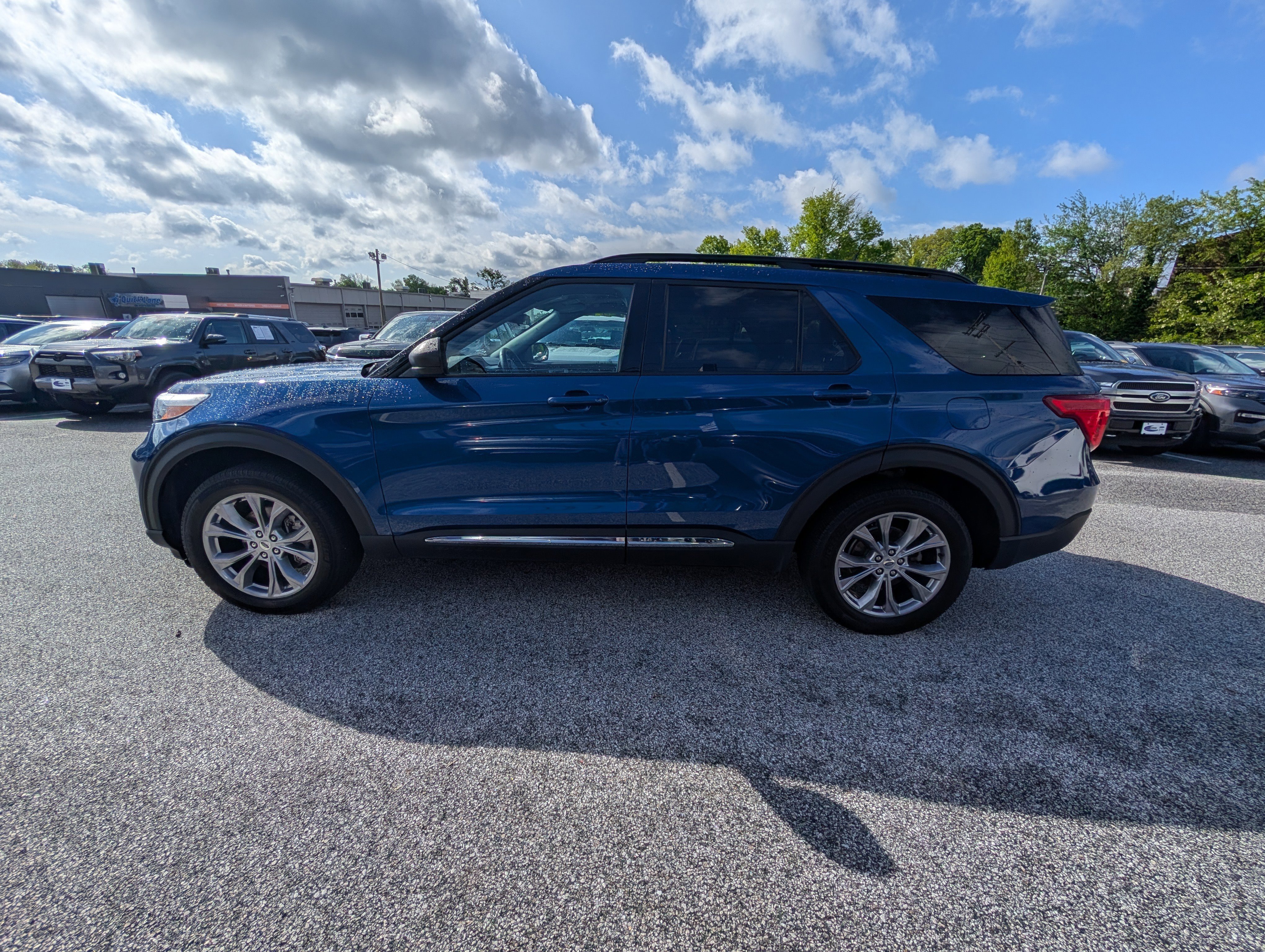 Certified 2023 Ford Explorer XLT w/ Equipment Group 202A AWD/4WD image 3