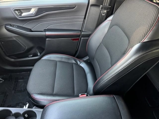 Certified 2025 Ford Escape ST-Line Select AWD/4WD image 27