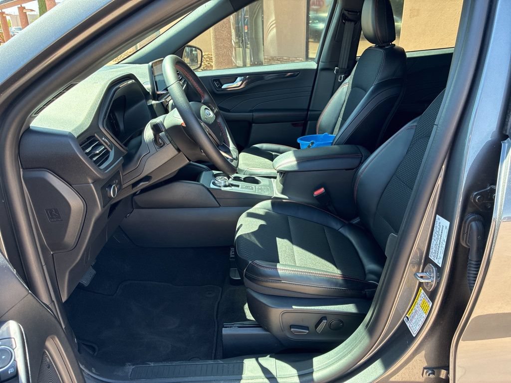 Certified 2025 Ford Escape ST-Line AWD/4WD image 13