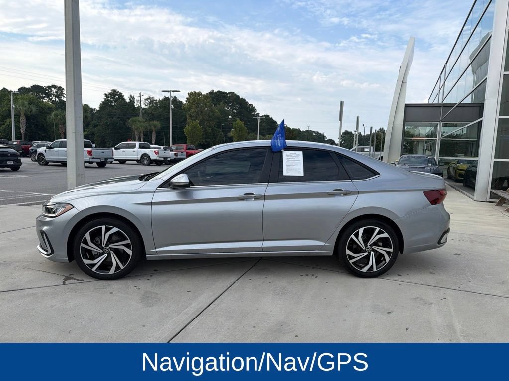 Used 2025 Volkswagen Jetta SEL FWD image 4