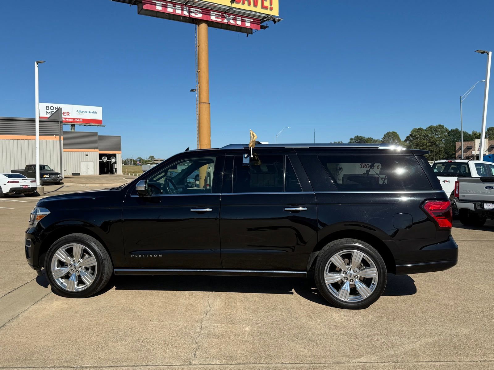 Certified 2023 Ford Expedition Max Platinum image 2