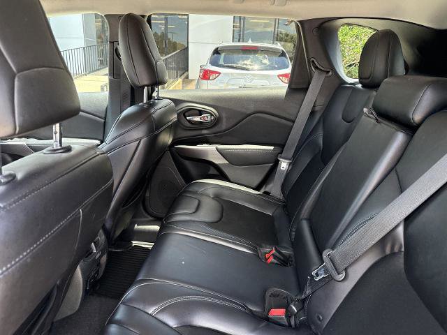 Used 2019 Jeep Cherokee Latitude Plus FWD image 5