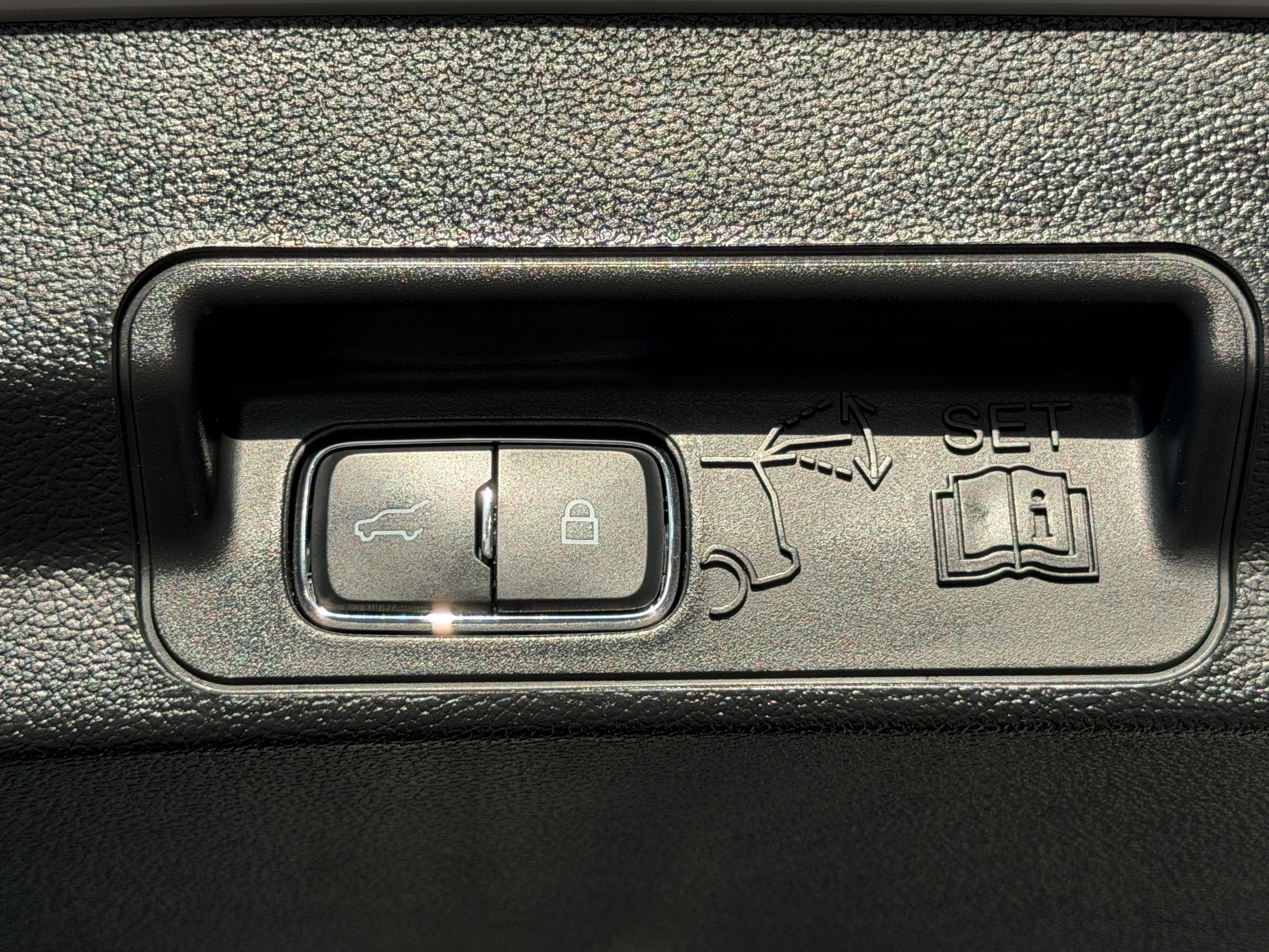 Certified 2023 Ford Explorer XLT w/ Equipment Group 202A image 9