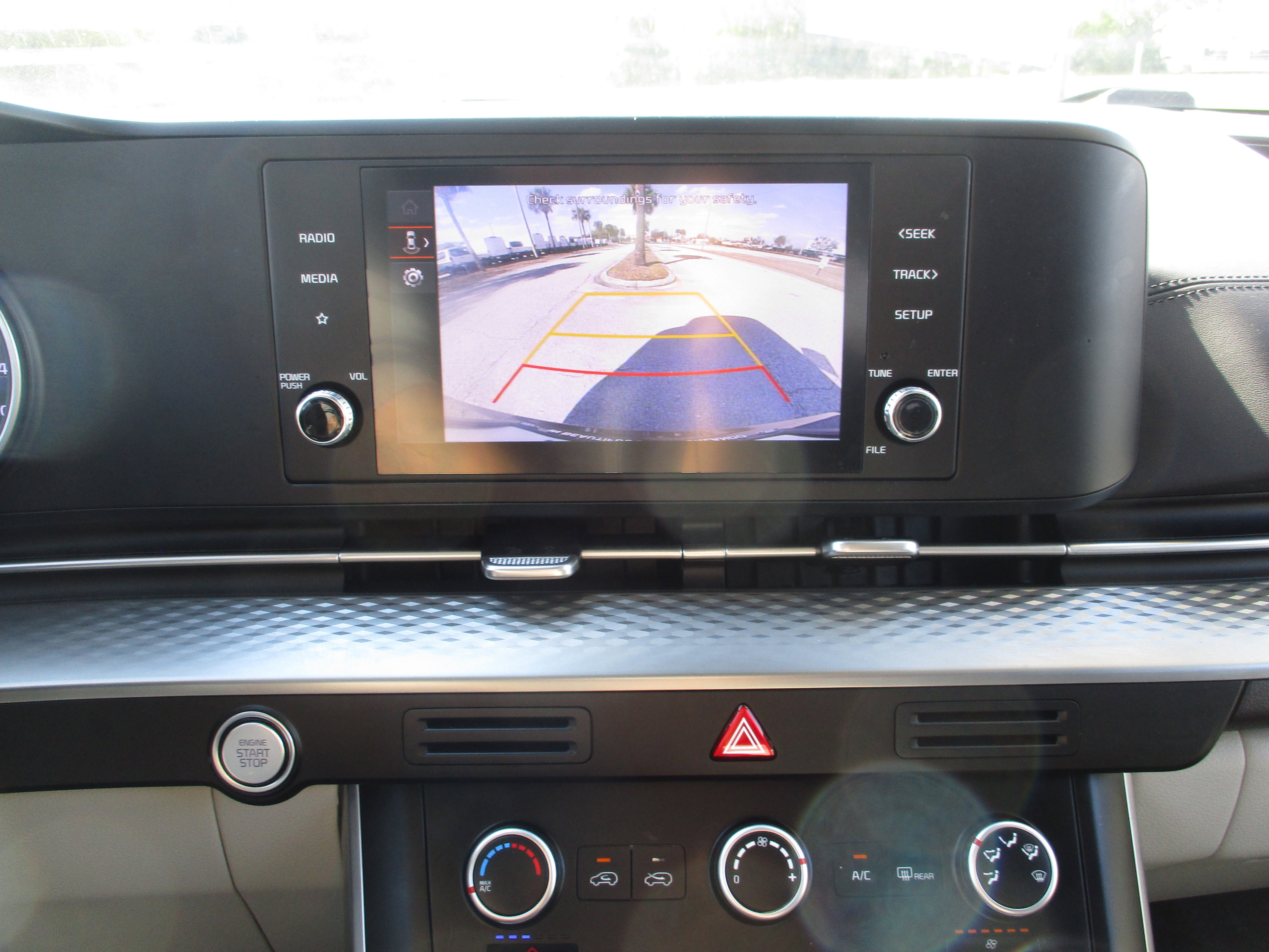 Used 2024 Kia Carnival LX image 22