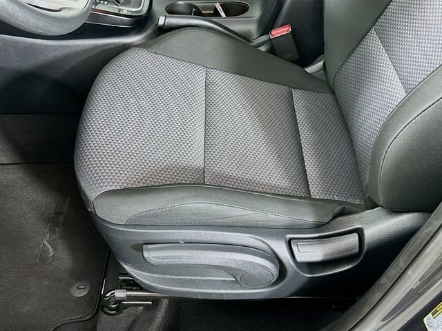 Used 2025 Kia Soul LX w/ LX Technology Package FWD image 25