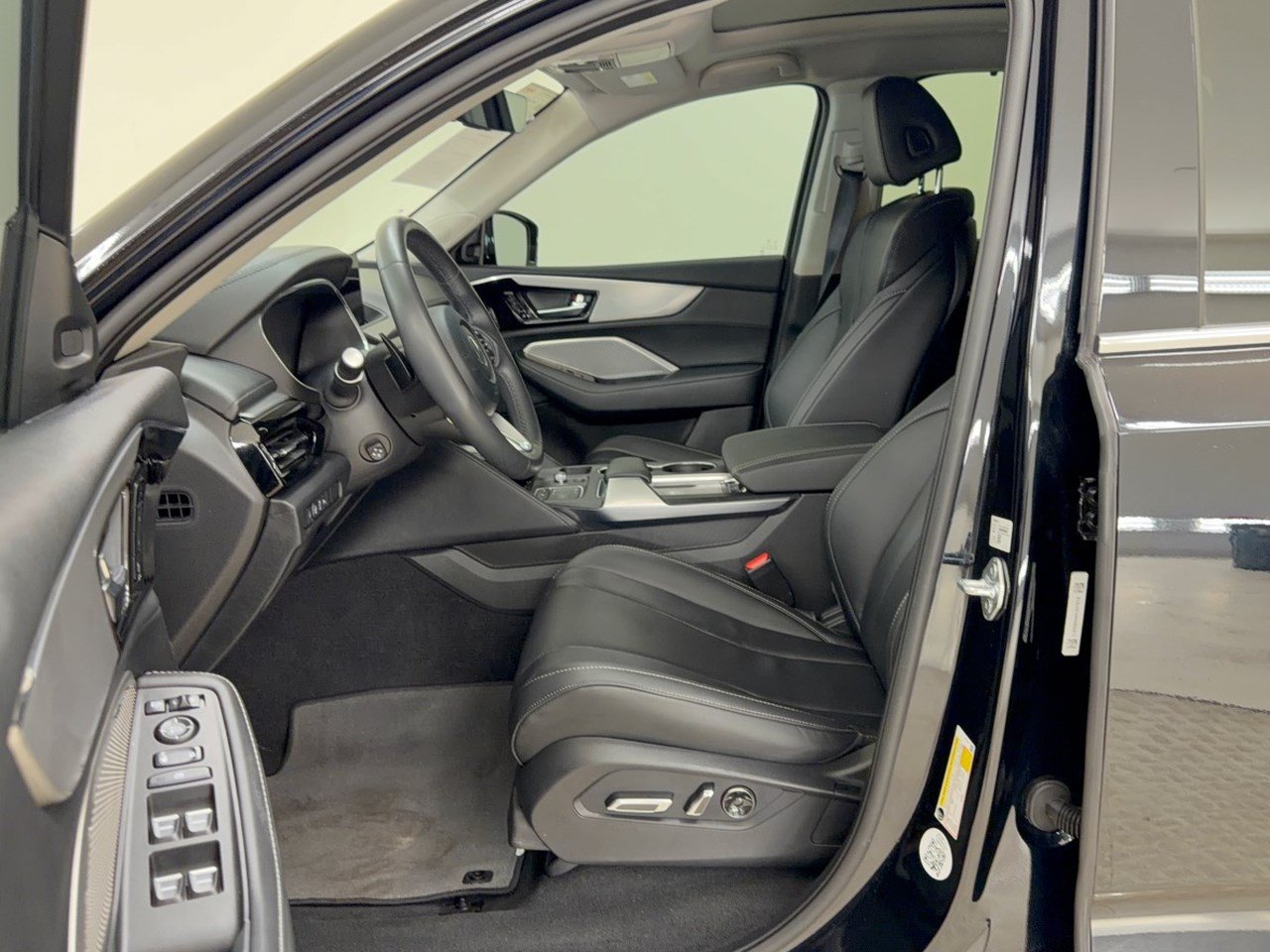 Used 2024 Acura MDX w/ Technology Package FWD image 5