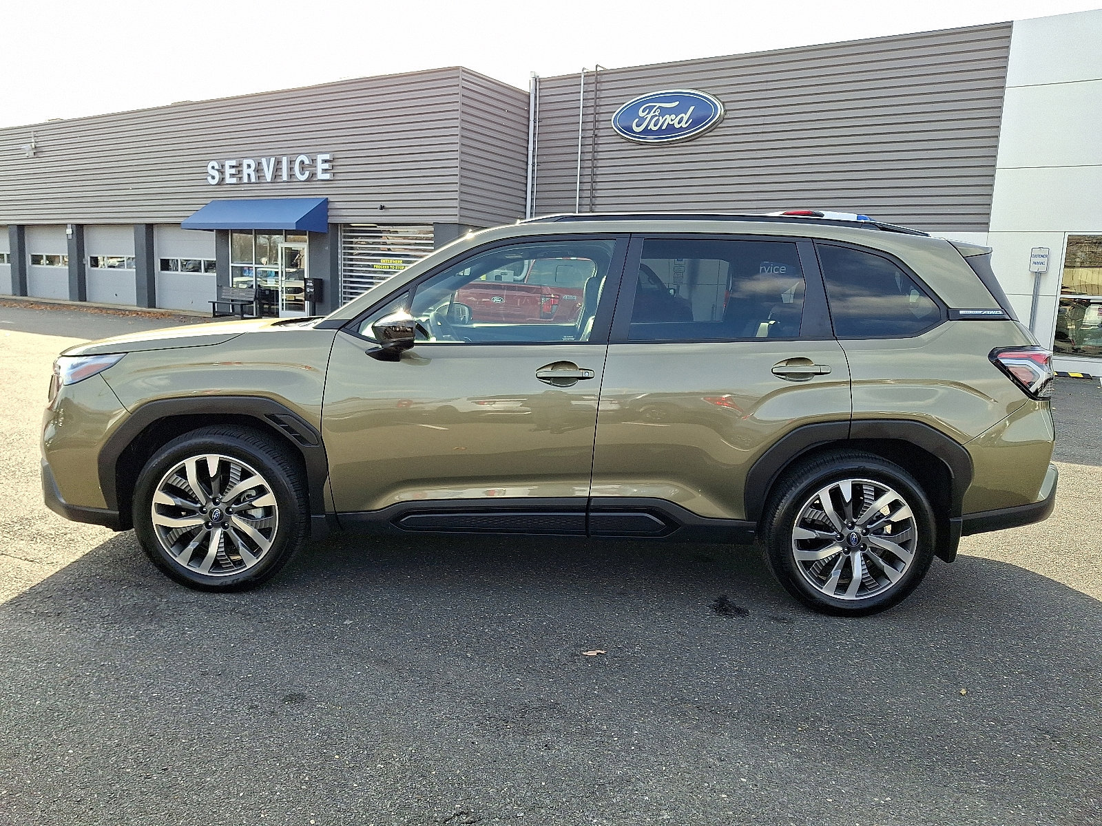 Used 2025 Subaru Forester Touring image 9