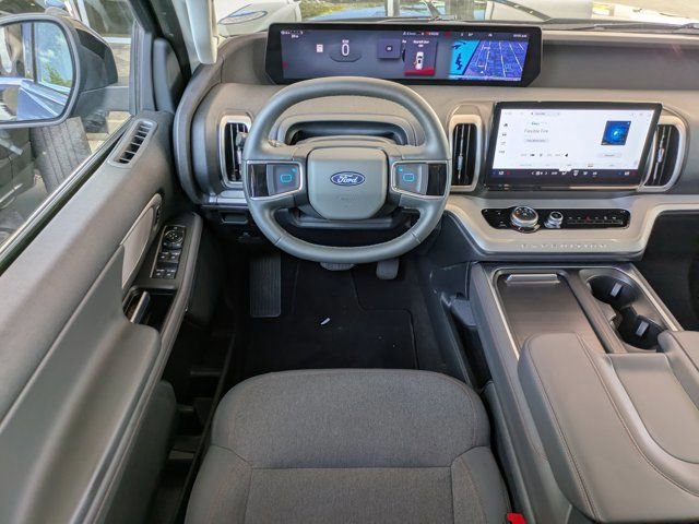 Certified 2025 Ford Expedition Active image 13