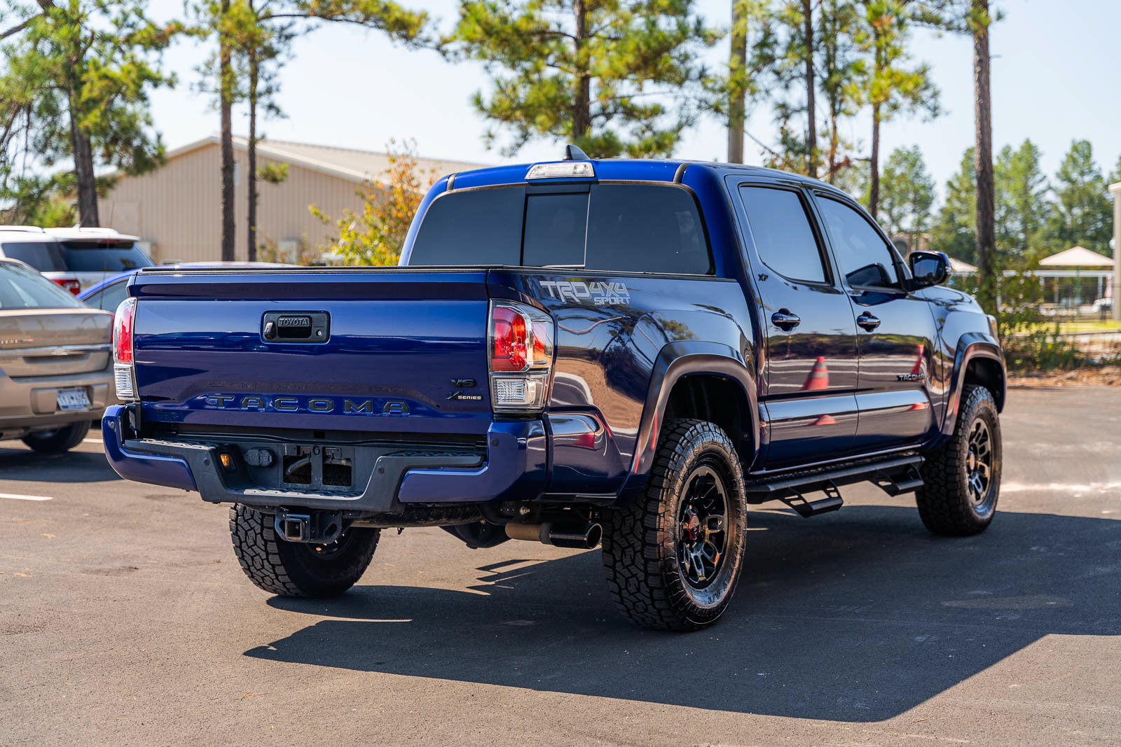 Used 2022 Toyota Tacoma TRD Sport w/ TRD Premium Sport Package AWD/4WD image 7