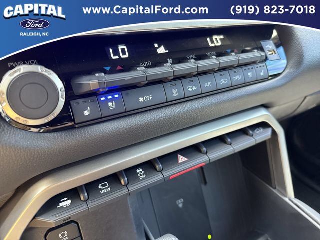 Used 2025 Toyota Tundra Limited AWD/4WD image 30