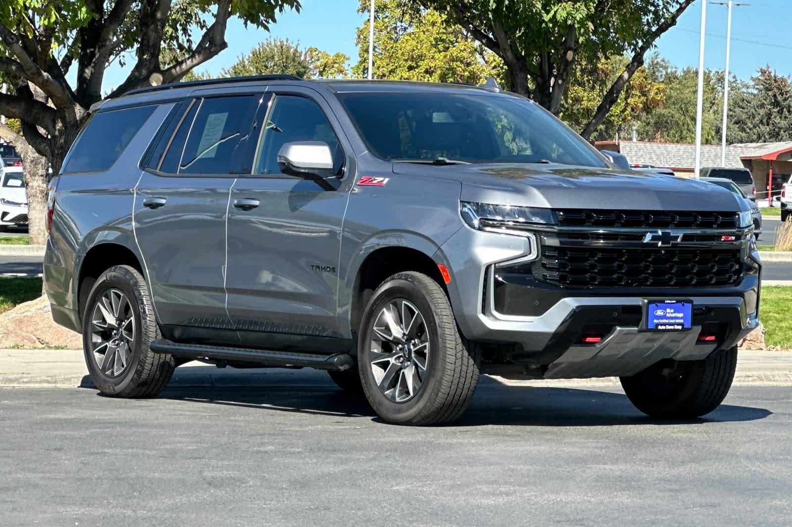 Used 2022 Chevrolet Tahoe Z71 w/ Luxury Package AWD/4WD image 9