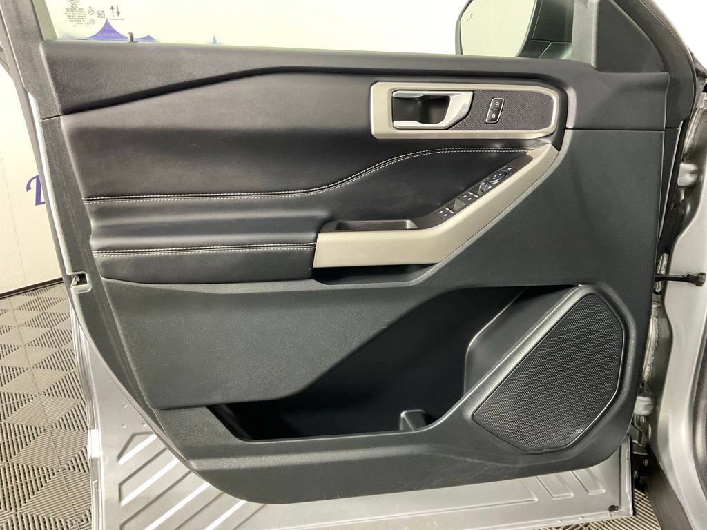 Certified 2024 Ford Explorer XLT w/ Equipment Group 202A RWD image 12
