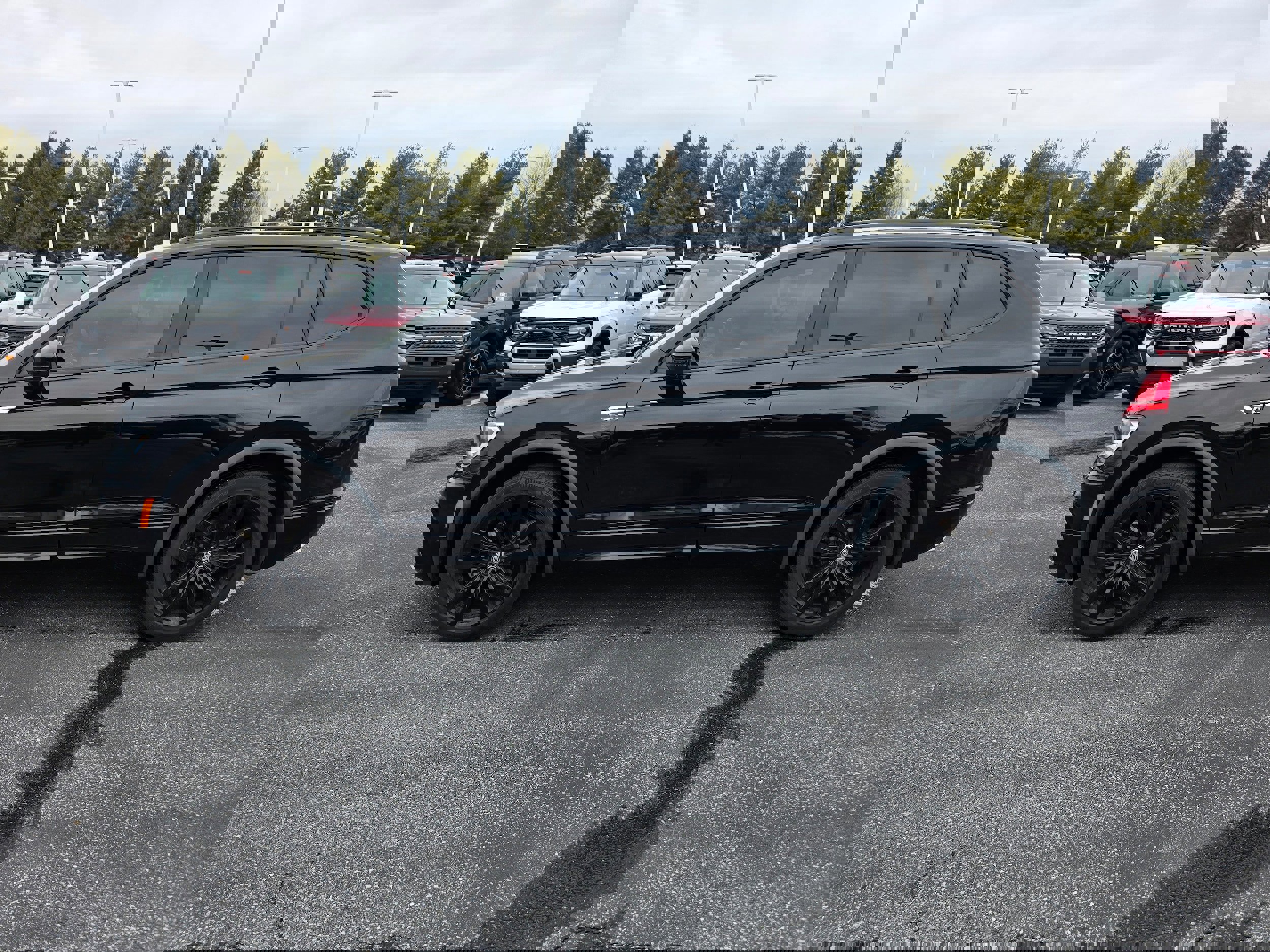 Used 2021 Volkswagen Tiguan SE R-Line image 4