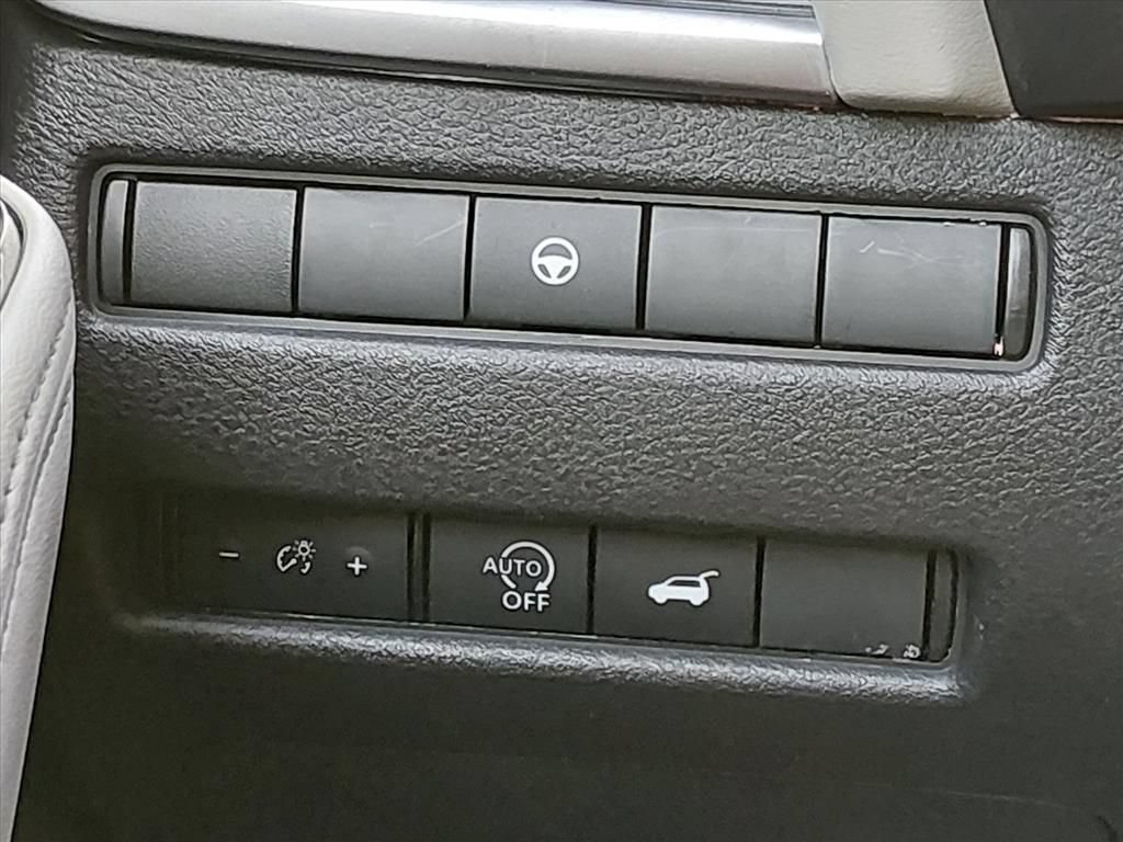 Used 2025 Nissan Rogue SV FWD image 25