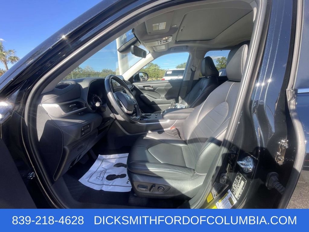 Used 2023 Toyota Highlander XLE image 17